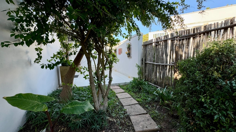 To Let 2 Bedroom Property for Rent in Raithby Western Cape